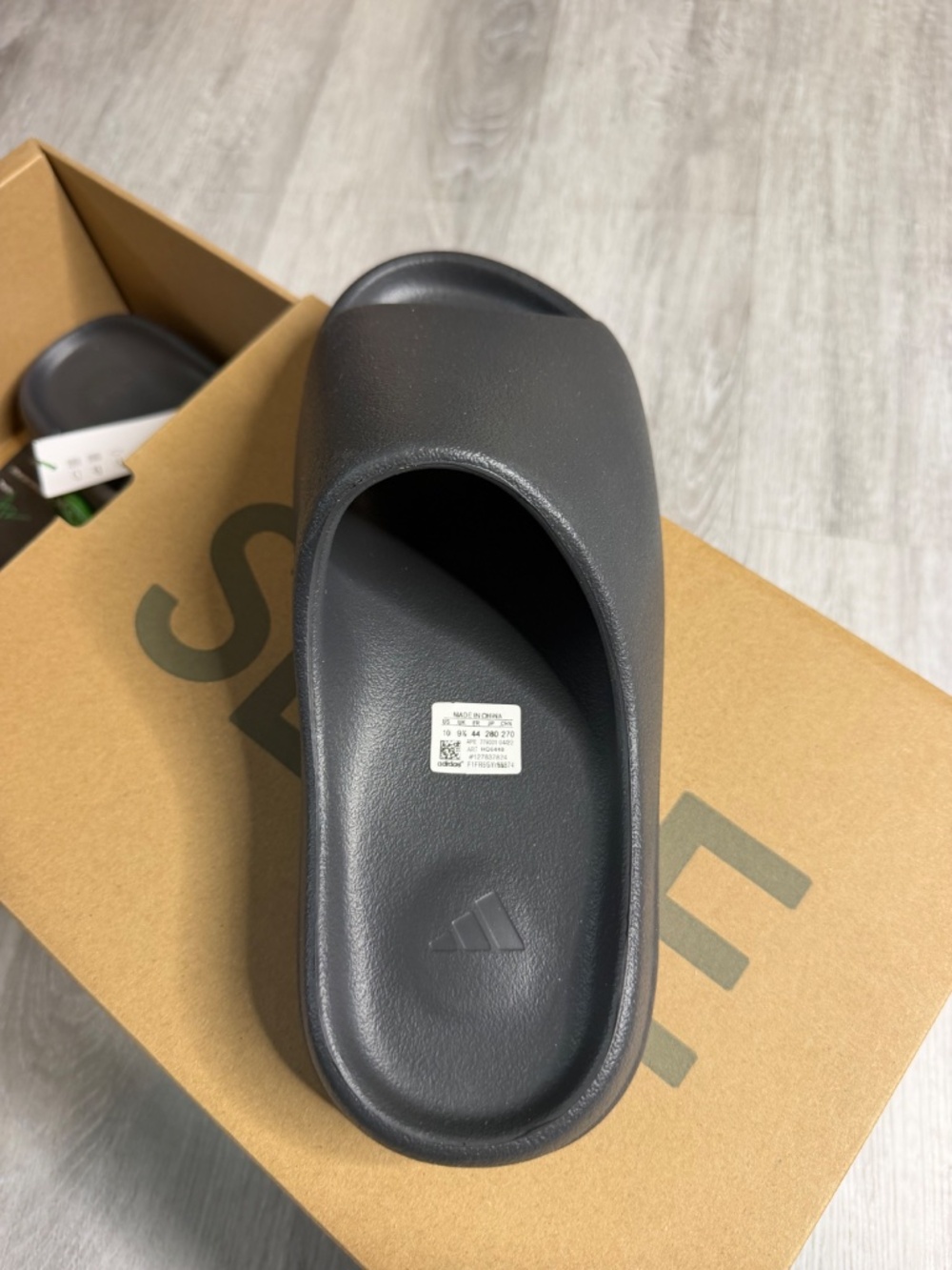 *NEW* Onyx Adidas Yeezy Slides Sizes 10,11,12,100% Authentic - Picture 4 of 10